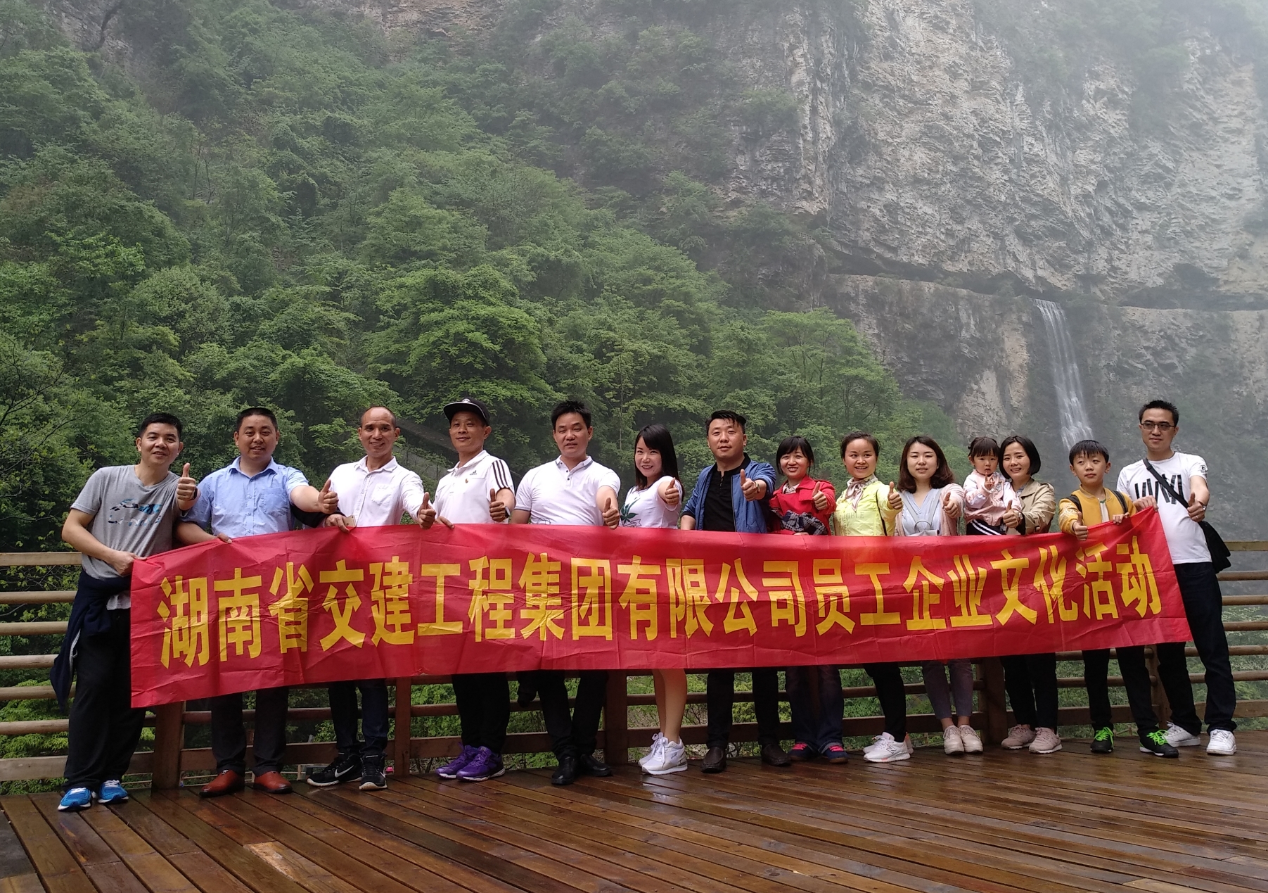 團結(jié)互助        勇攀高峰